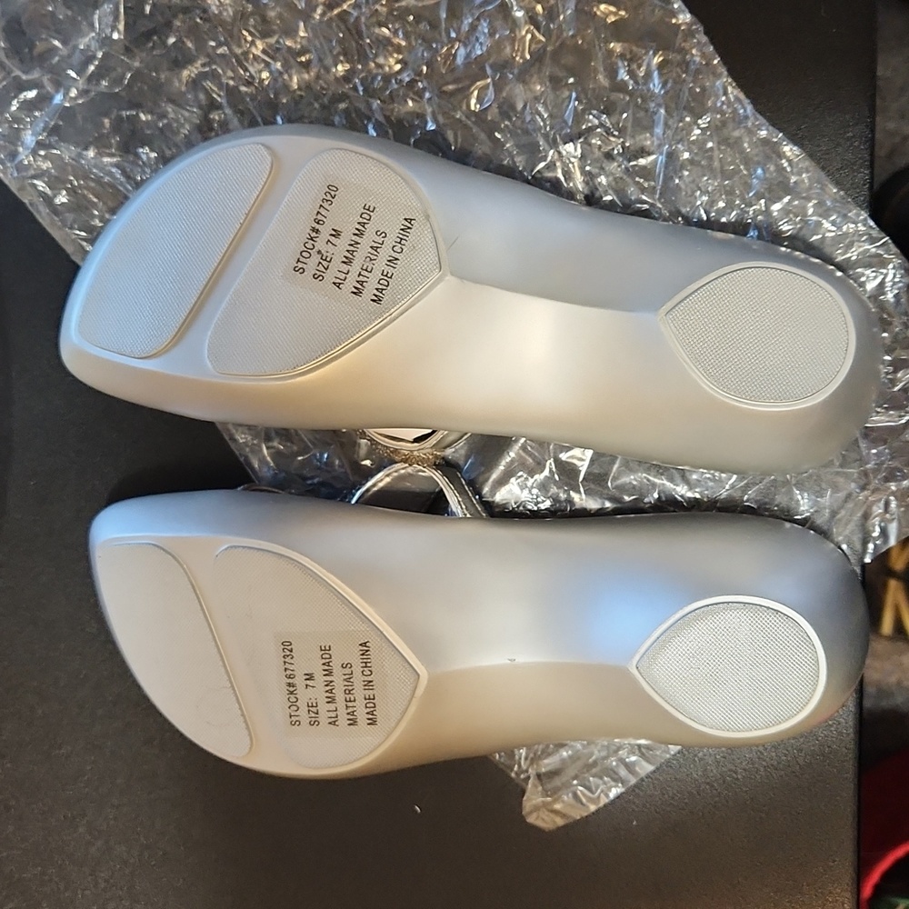 Suzanne Somers, ladies sandals - Picture 6 of 8